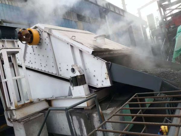 振動(dòng)篩現(xiàn)場使用