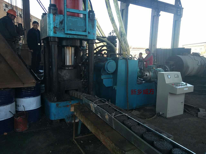 鐵屑壓餅機現場2